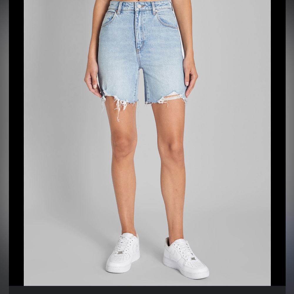 ABRAND - A CLAUDIA CUT OFF DENIM SHORT IN MID VINTAGE BLUE